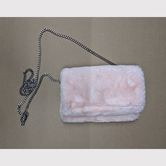 Fuzzy pink crossbody purse - Picture 6 of 7